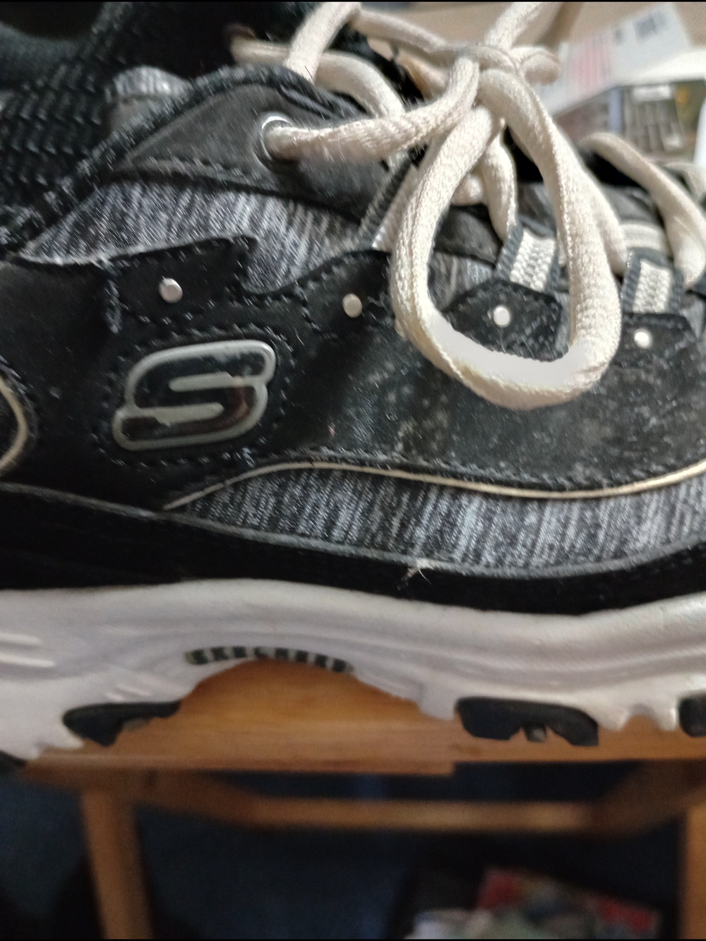 Skechers Black and White Women's Casual Walking Sneakers Size (8) - Picture 2 of 5